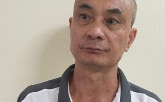 Mâu thuẫn trong sinh hoạt, gã đàn ông đốt xe ô tô khách của người dân lúc rạng sáng