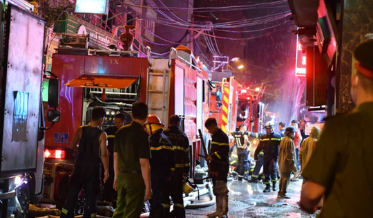 Cận cảnh hiện trường vụ cháy nhà trên phố Định Công Hạ khiến 4 người thiệt mạng