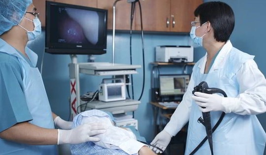 Hai cha con đều phát hiện mắc ung thư trong 1 tháng, chuyên gia khuyến cáo nam giới nhất định phải làm điều này để phòng bệnh