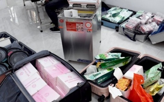 Cận cảnh ma túy nước vui “trà xoài” ngụy trang trong bột tắm trắng để vận chuyển