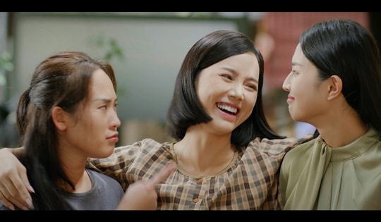 'Sao Kim bắn tim Sao Hỏa' nối sóng phim 'Người một nhà'