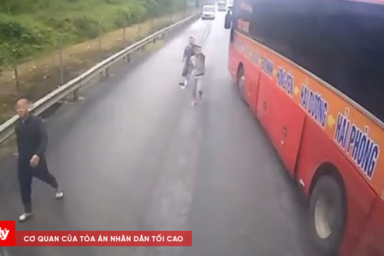 Chặn đầu xe tải giữa cao tốc Nội Bài - Lào Cai rồi hành hung tài xế