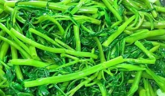 Cách xào rau muống xanh, giòn ngon đơn giản