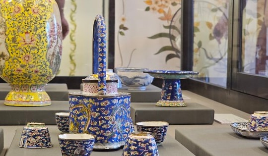 Chiêm ngưỡng hàng trăm cổ vật quý hội tụ tại cung điện triệu đô