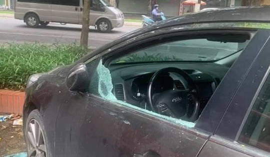 Đã bắt được thủ phạm đập vỡ kính 9 ô tô ở Hà Nội