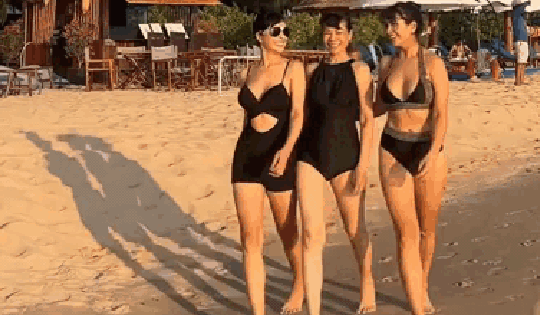 3 thế hệ nhà Thúy Hằng - Thúy Hạnh diện bikini, fan trầm trồ sắc vóc tuổi 70 của mẹ cựu người mẫu