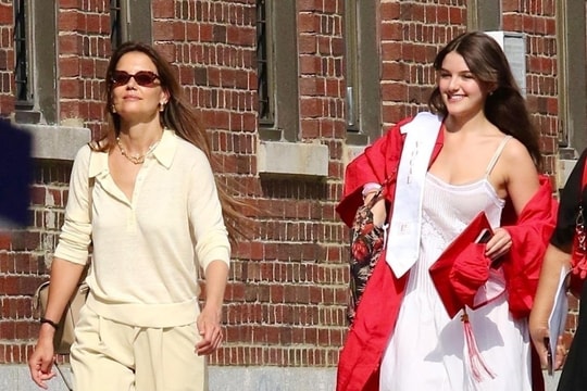 Tom Cruise làm gì khi Suri tốt nghiệp?