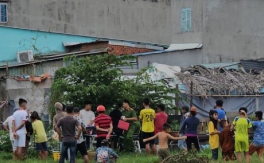 Đuổi theo chim sáo, phát hiện hàng xóm tử vong trong tư thế treo cổ