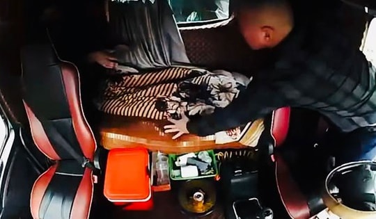 Tạm giữ khẩn cấp 3 đối tượng hành hung tài xế xe tải trên cao tốc Nội Bài - Lào Cai