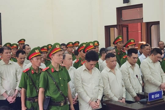 Xét xử nguyên Phó Chủ tịch, Công chức xã, Phó Trưởng Công an Phường, Công an viên,...