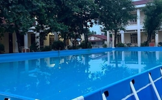 Học sinh lớp 7 đuối nước tại bể bơi của trường