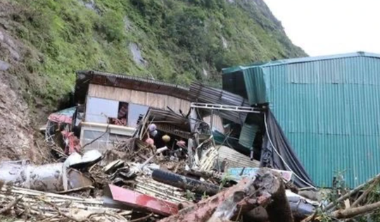 Cầu kính Rồng Mây ở Lai Châu phải tạm đóng cửa vì sập nhà chờ