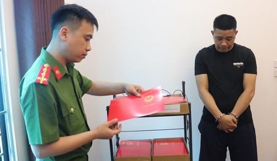 Triệt phá đường dây làm bằng giả, thu gần 1400 phôi rởm