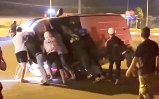 CLIP: Ô tô lật trên đại lộ Đông Tây Buôn Ma Thuột, 1 người tử vong