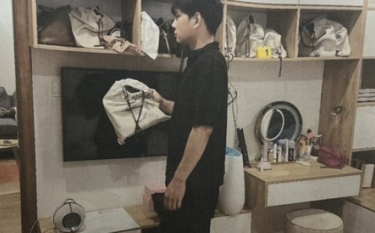 “Nam thần” tiếp viên hàng không “chôm” đồ của người tình