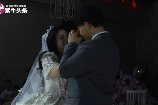 Người mẹ đã mất bất ngờ 'xuất hiện' trong đám cưới con trai