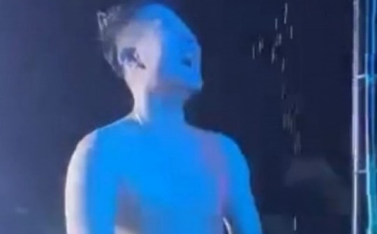 Yêu cầu xử lý vi phạm vụ biểu diễn phản cảm ở khu du lịch Bãi Cháy