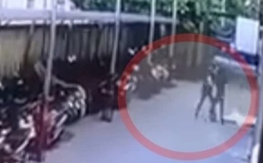 Va chạm khi lái xe nâng trong công ty, một công nhân bị sát hại