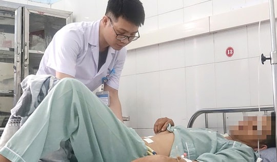 Người đàn ông vỡ bàng quang sau khi uống bia