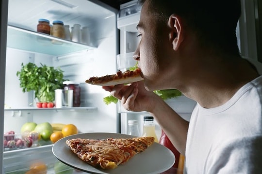 Ba thói quen vui vẻ buổi tối nhưng là 'sát thủ' gây ung thư