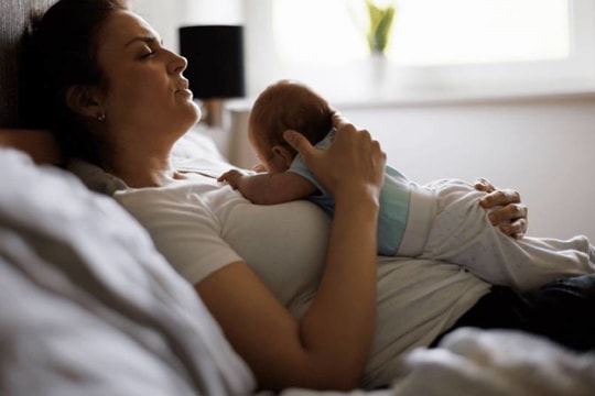 5 dấu hiệu mất cân bằng nội tiết sau sinh