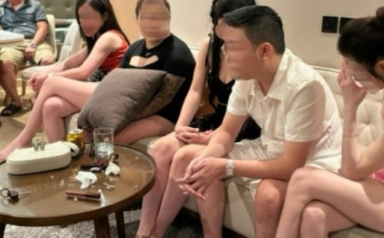 Nhóm 'nam thanh, nữ tú' thuê căn hộ chung cư bay lắc bầy đàn