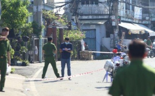 Bị nói "bám váy đàn bà", thanh niên đâm chết người