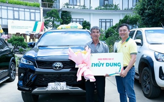 Phân bón Cà Mau trao hàng chục xe ô tô cho khách hàng