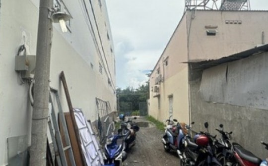 Khởi tố 2 vợ chồng cùng hành hạ cô gái trẻ ở TP Thủ Đức