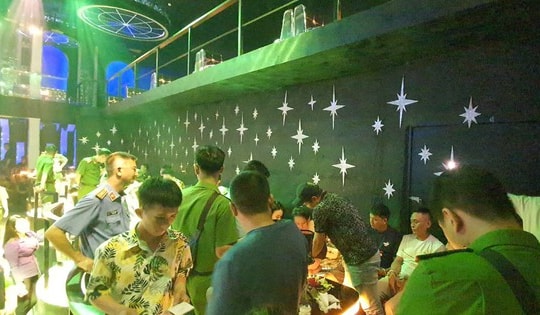 Gần 30 người dương tính với ma túy nhảy nhót trong quán bar