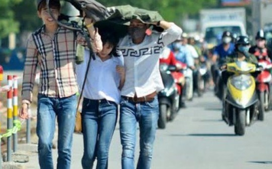 Nắng nóng gay gắt tại miền Bắc và Trung Bộ, nền nhiệt cao trên 38 độ C