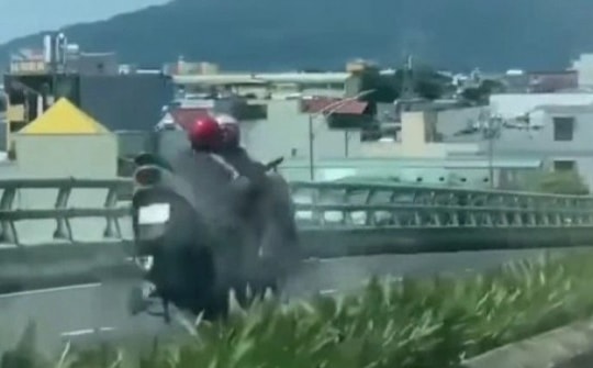 Xác minh clip nữ tài xế đi ngược chiều trên cầu Ngã Ba Huế