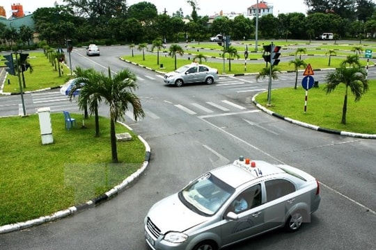 Học lái ô tô hết bao nhiêu tiền?