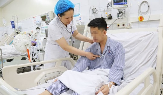 Đang ngồi uống nước, người đàn ông 33 tuổi ở Bắc Giang bất ngờ bị ngừng tim nguy kịch