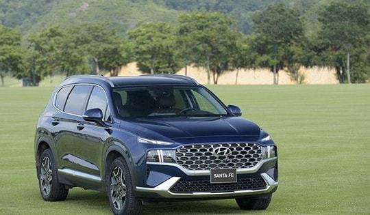 Giá lăn bánh Hyundai Santa Fe mới nhất đang ưu đãi cực hấp dẫn, Toyota Fortuner, Ford Everest khó cạnh tranh doanh số