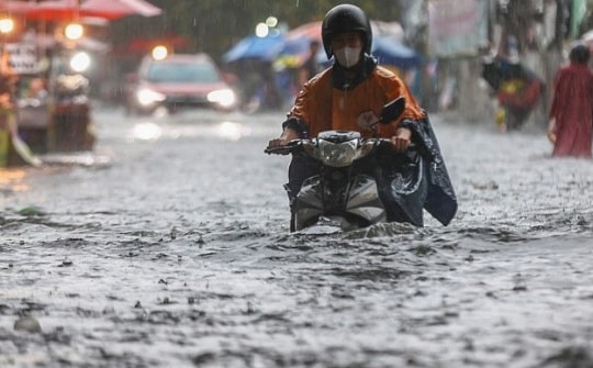 TPHCM mưa giông kéo dài gần suốt tuần, đề phòng đột ngột có đợt rất to
