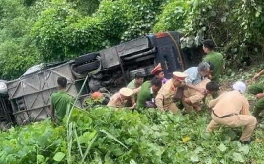 Chuyến du lịch bất trắc của đoàn khách trên xe lao xuống vực