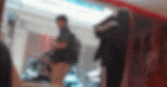 Cạm bẫy nguy hiểm bên trong quán cà phê phim bài trí như nhà nghỉ