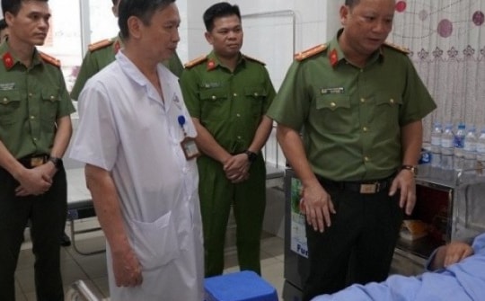 Tạm giữ hình sự đối tượng phóng xe máy tông đại úy công an ở Hà Nội