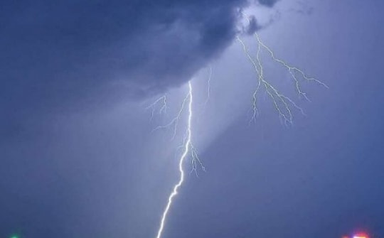 Người phụ nữ ở Hà Nội bị sét đánh tử vong