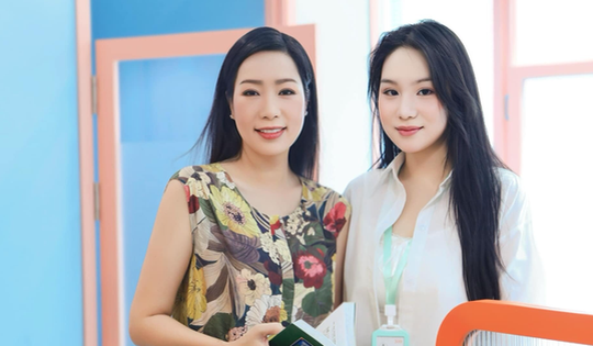 Con gái Trịnh Kim Chi đẹp sắc sảo ở tuổi 22, gen đỉnh đến mức ai cũng trầm trồ!