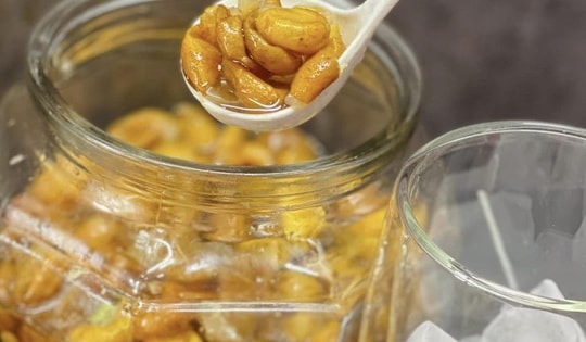 Chế biến đồ uống đơn giản nhưng uống vào hết ho lại giải nhiệt từ quất hồng bì đang vào mùa