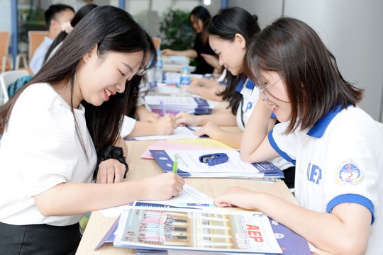 TUYỂN SINH 2024: Điểm chuẩn xét tuyển sớm Trường Đại học Kinh tế Quốc dân