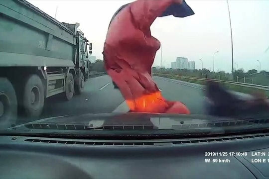 Phải làm gì khi kính lái bất ngờ bị che kín?