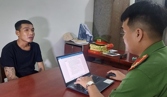 Dùng lưỡi lam đe dọa nữ chủ tiệm cắt tóc, ép chụp ảnh khỏa thân