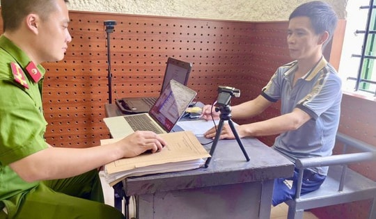 Lắp camera giấu kín trong nhà nghỉ để quay lén khách