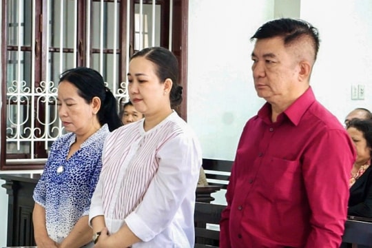 Xét xử, tuyên án cựu Giám đốc Bệnh viện Đa khoa tỉnh, phụ trách Khoa Sinh hóa, Phó khoa Dược.