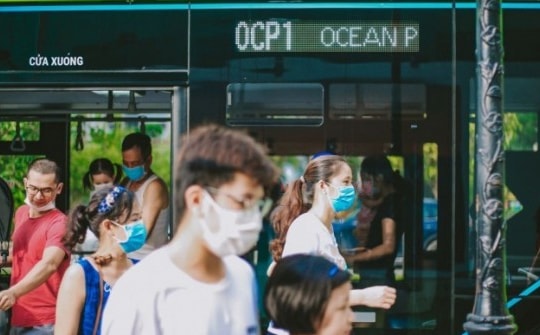 Người Hà Nội đi muôn nơi, rong chơi thỏa thích trên xe buýt điện VinBus