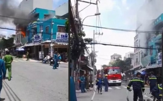 Người dân cứu kịp thời cụ bà 79 tuổi khỏi đám cháy