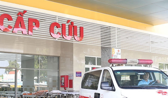 Nam sinh đi cấp cứu sau khi biết điểm thi vào lớp 10